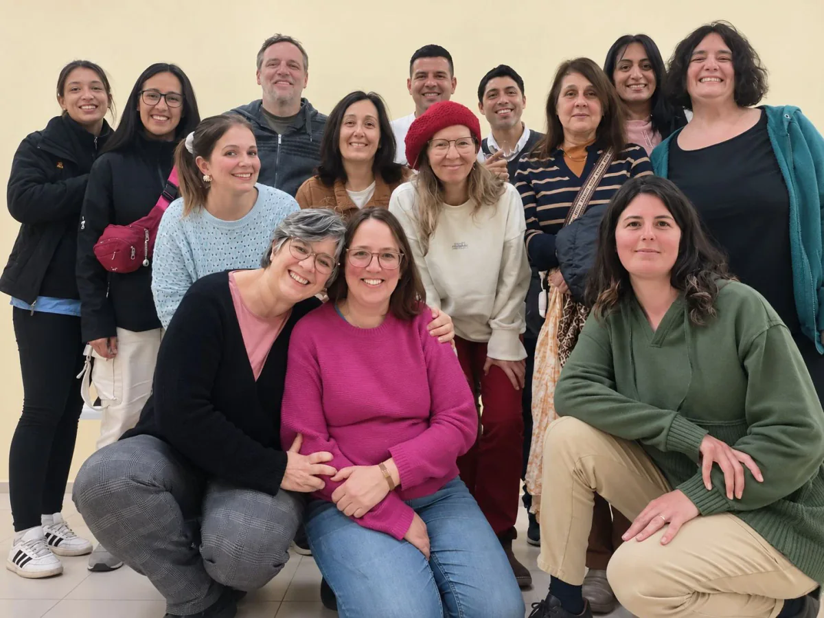 Foto grupal de participantes de Familias en Red